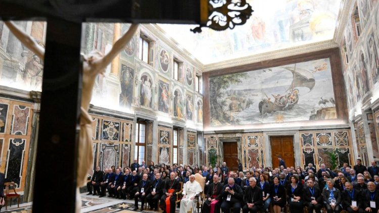 Un momento dell'udienza con i partecipanti all'incontro promosso dalla Conferenza episcopale italiana per la tutela dei minori e delle persone vulnerabili