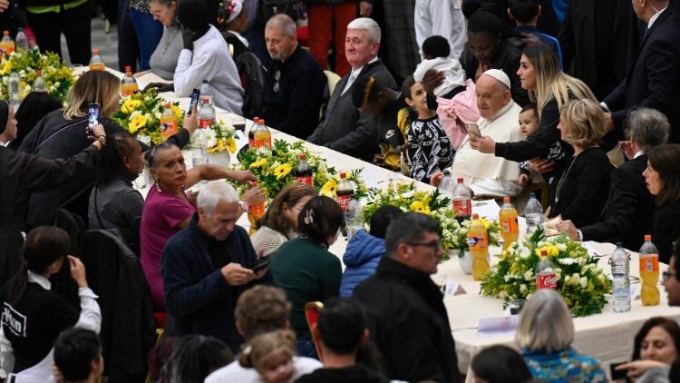 El almuerzo del Papa con lo pobres