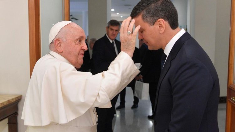 MAP Francis blesses President Pe?a Palacios 