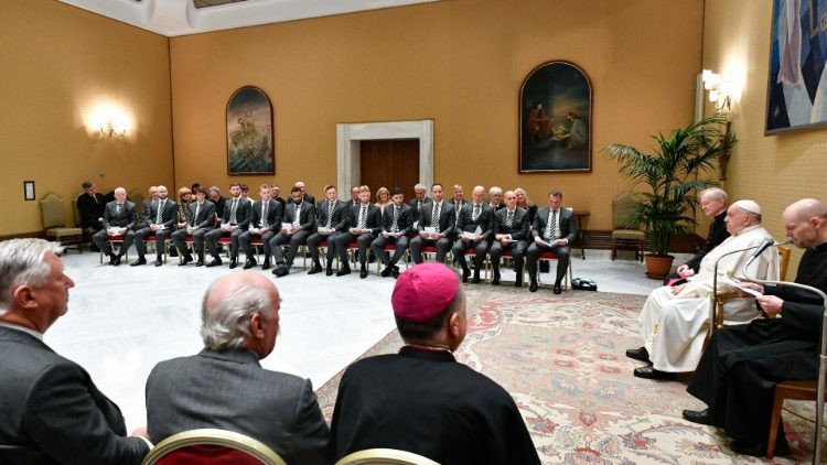 Un momento dell'udienza di Francesco con i dirigenti e calciatori del Celtic Football Club di Glasgow