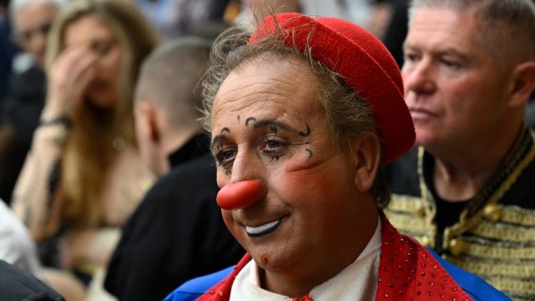 Uno degli artisti del Circo all'udienza generale