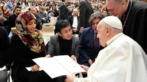"Mai più la guerra", al Papa da tre Nobel la Dichiarazione sulla Fraternità umana