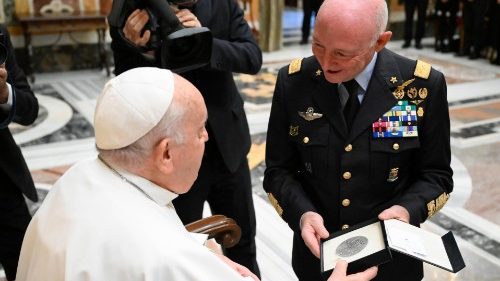 Il Papa: lAeronautica Militare sia custode della vita, della giustizia e della pace