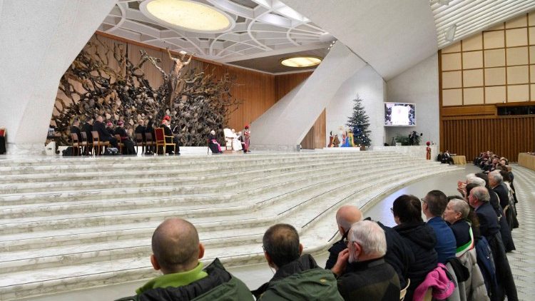 MAP Francis addressing the donors of Nativity Scene and Christmas tree in the Paul VI Audience Hall