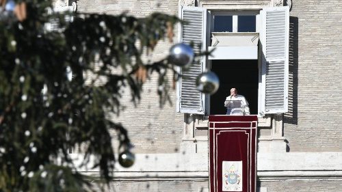 Il Papa: sobrietà e silenzio sui social e media, essenza della vita cristiana