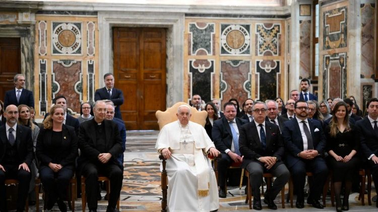 El Papa y los organizadores del Concierto de Navidad con los pobres