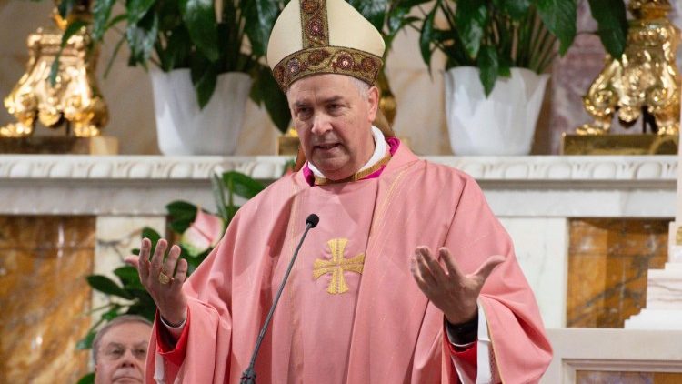Il cardinale Angel Fernndez Artime durante la Messa per la presa di possesso