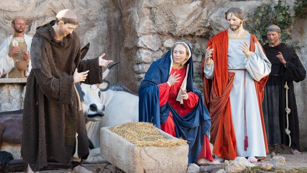 San Francesco, Vergine Maria e san Giuseppe, statue di Antonio Cantone e Maria Cantone Costabile nel presepe di Piazza San Pietro