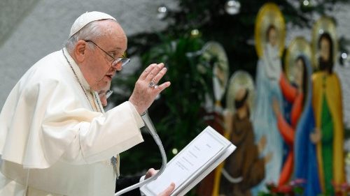 Francisco: Ante el pesebre volvemos a lo esencial, las personas antes que las cosas 