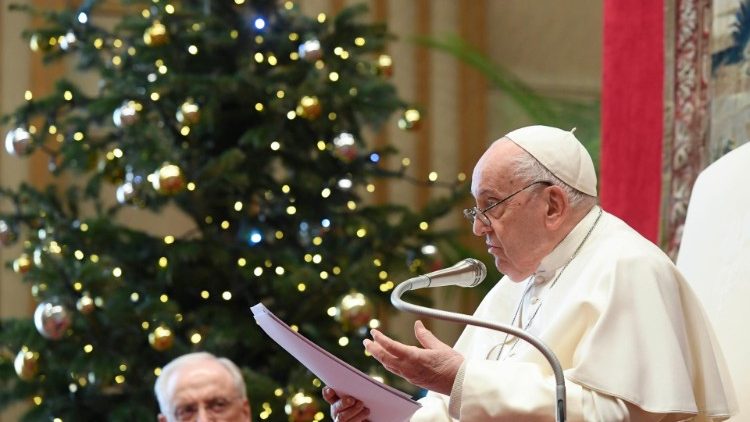 Il Papa parla alla Curia romana