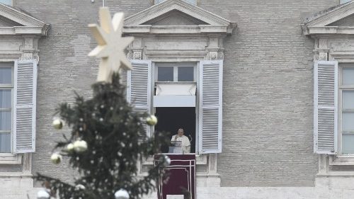Il Papa: con la gentilezza di Dio, pensiamo agli ultimi e ai lontani dalla gioia del Natale