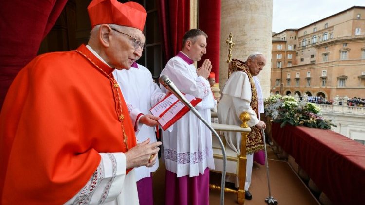 Fuera del Domingo de Pascua de Resurrección y de la solemnidad de la Natividad del Señor, el Santo Padre impartió una bendición Urbi et Orbi el 27 de marzo de 2020 durante el momento extraordinario de oración suplicando el final de la pandemia de Coronavirus. (Vatican Media)