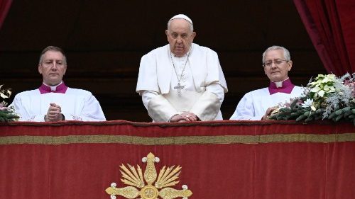 Urbi et Orbi, il Papa: no alla guerra, follia senza scuse. La gente non vuole armi ma pane