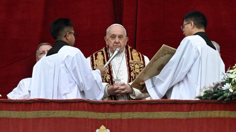 La bendición Urbi et Orbi se imparte dos veces al año: el Domingo de Pascua de Resurrección y en la solemnidad de la Natividad del Señor. (Vatican Media)