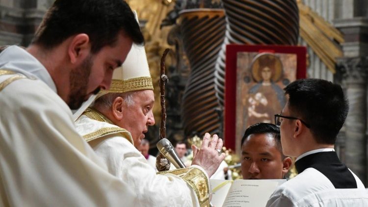 El Santo Padre en la ceremonia de las Vísperas y Te Deum en al Basílica de San Pedro 