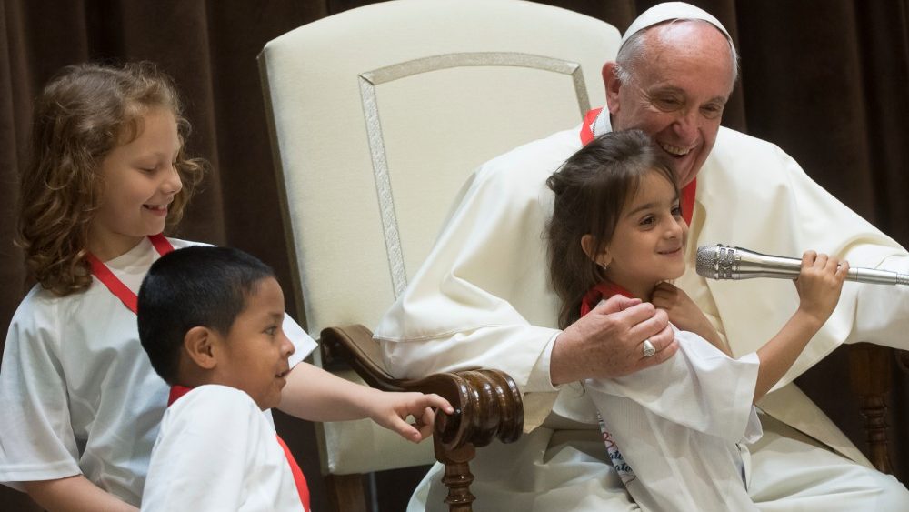 Pápež s deťmi v roku 2017