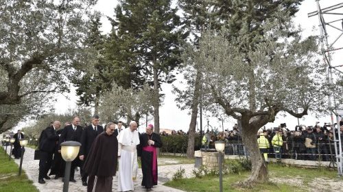 Le Pape à Pietrelcina: hommage à Padre Pio, fils de lamour maternel de lÉglise