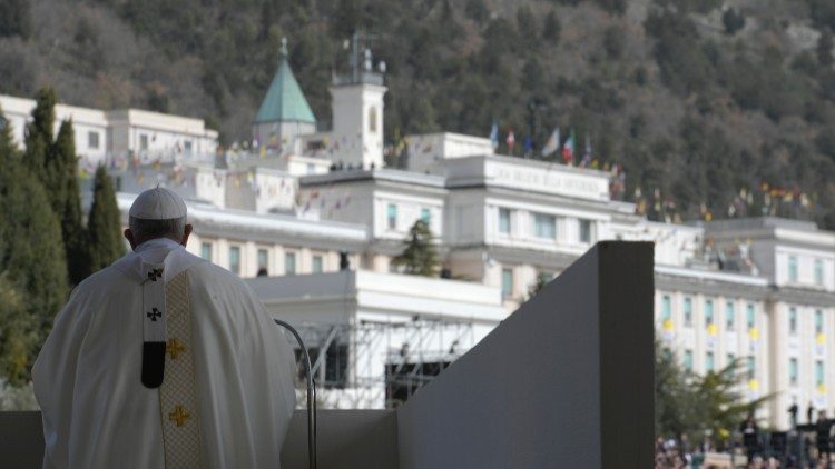 Le Pape célébrant la messe à San Giovanni Rotondo, le 17 mars 2018.