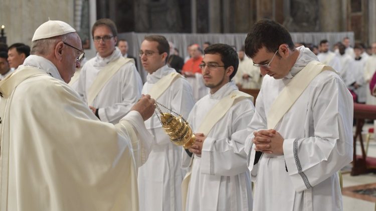 Franziskus bei Priesterweihen im April in Rom