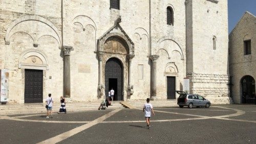 Papa em Bari: orações pela paz no Oriente Médio