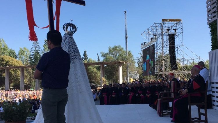 Il Papa incontra i giovani al Santuario di Maipù