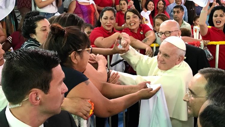 Le Pape visitant une prison pour femmes au Chili, lors de sa visite dans le pays (janvier 2018)