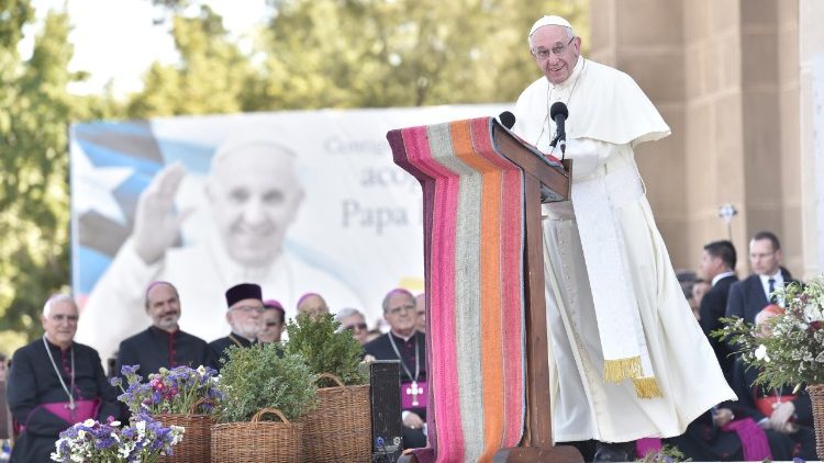 Pope Francis addressing Chile's young people at the Sanctuary of Maipu in Santiago, 17 January, 2018