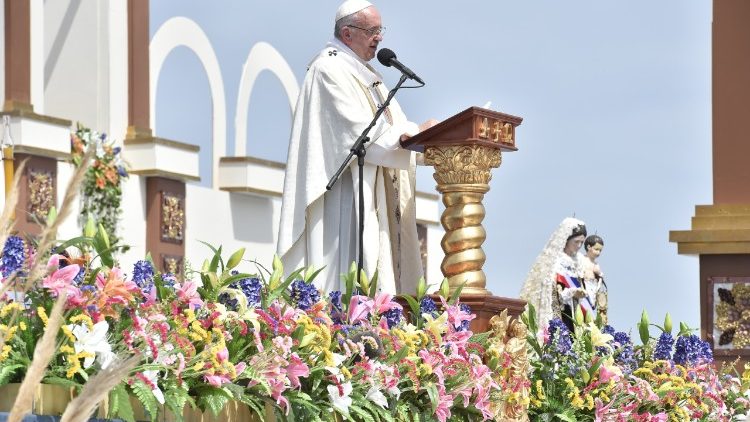 Der Papst zelebriert die Messe in Iquique