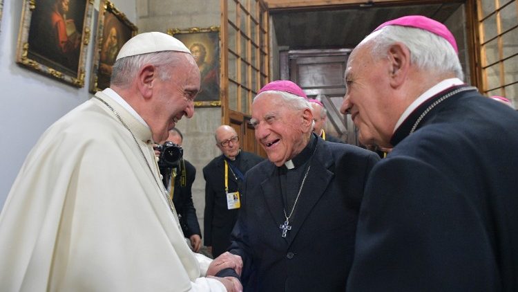 Papa com bispos do Chile