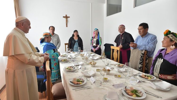 Almoço com os habitantes de Araucania, na Casa Madre de la Santa Cruz, de Temuco