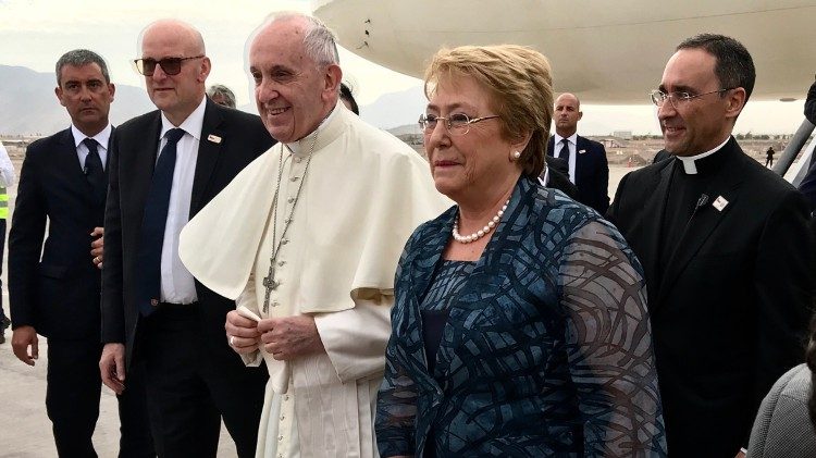 Papa Francesco e la presidente Michelle Bachelet 