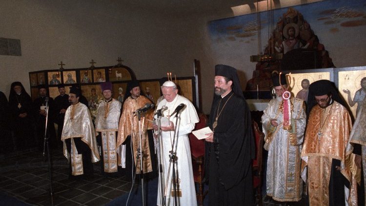 Johannes Paul II. besuchte 1984 den Sitz des Weltkirchenrats in Genf
