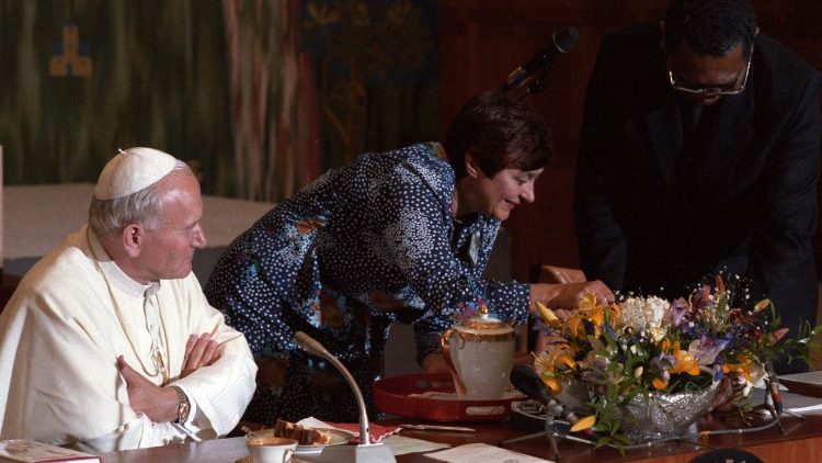 البابا يوحنا بولس الثاني في العام 1984