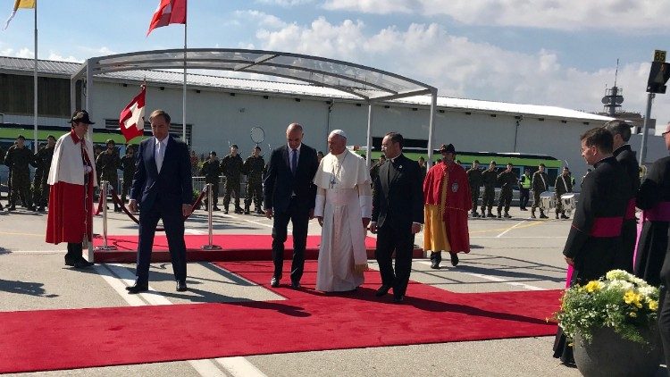 Ginevra 04 Papa con presidente Svizzera.JPG
