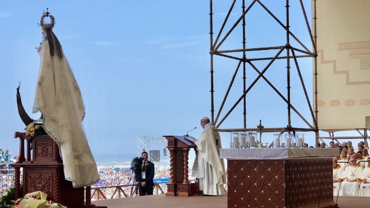 Le Pape François lors de la messe célébrée sur la plage de Huanchaco, à Trujillo.