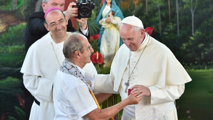 L'incontro del Papa con i responsabili dell'Hogar