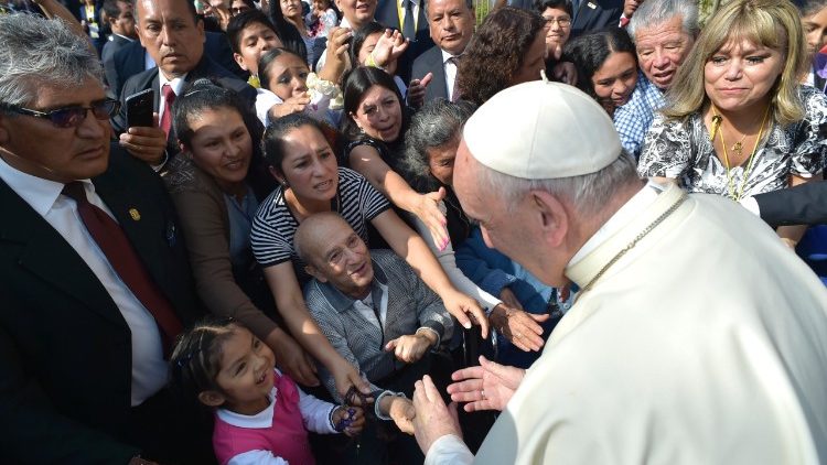 Papst trifft Kranke vor der Nuntiatur
