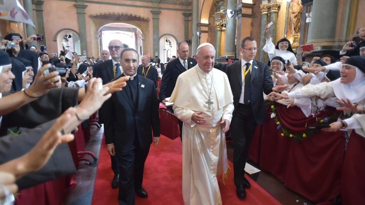 Preghiera Ora Media Papa Francesco con religiose contemplative