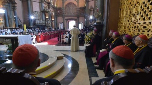 Il Papa prega l'Ora Media con le religiose contemplative - VIDEO