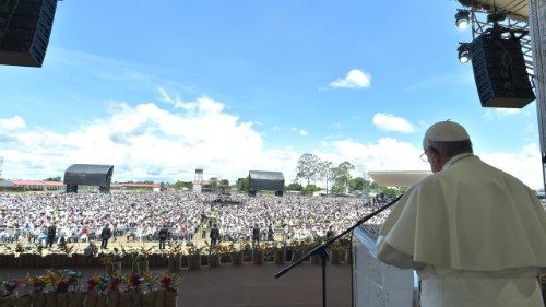 Papa encontra População no Instituto J. Basadre