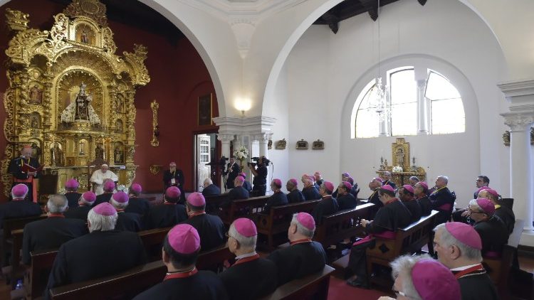 Papa Francisco com os bispos do Peru durante viagem apostólica ao país em janeiro de 2018