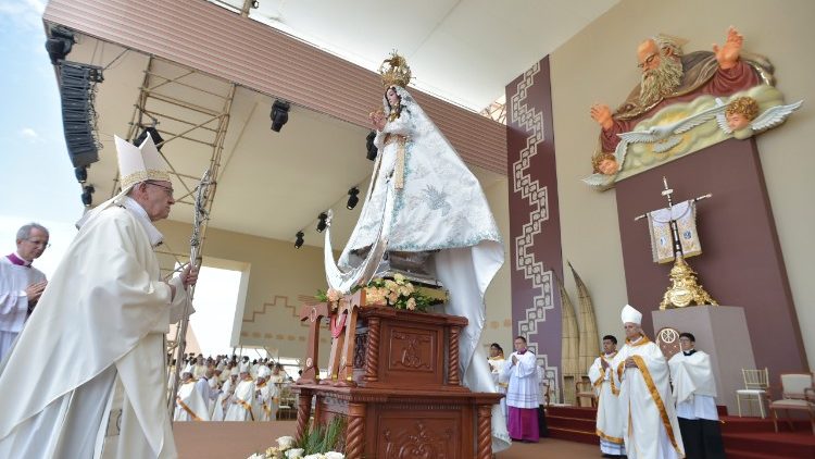 El Papa Francisco celebró una Misa multitudinaria en Huanchaco