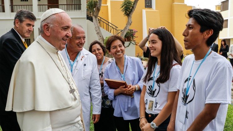 Pope Francis with the youth of Scholas Occurentes