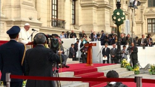 Papa: unità del popolo del Perù contro virus corruzione