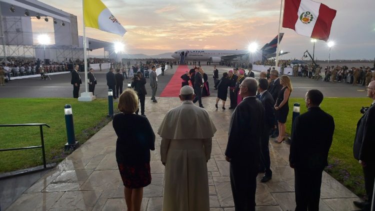 Le Pape François lors de la cérémonie de départ du Pérou, le 21 janvier 2018, à l'aéroport de Lima.