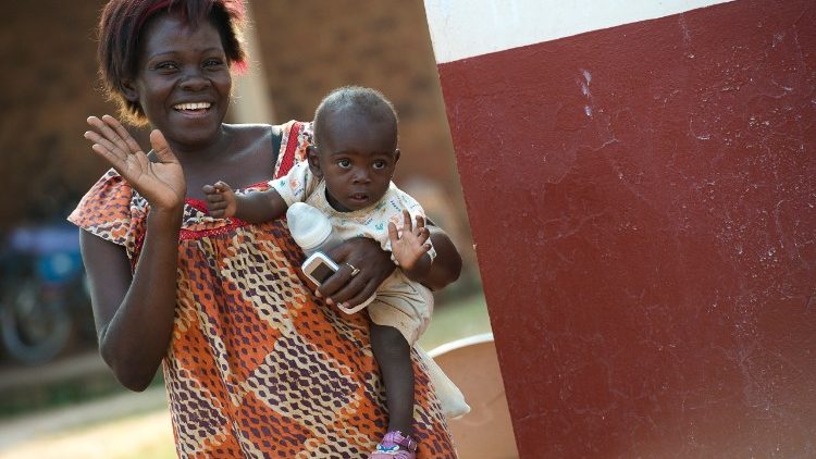poverta, mamma con bambino africano, africa
