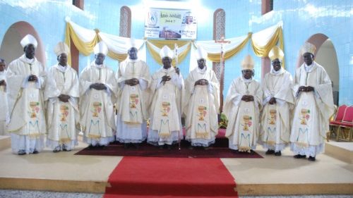 Benin. Rumo às eleições presidenciais. Líderes religiosos rezam pela paz