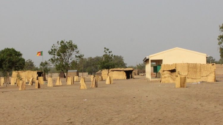 Camerun - Scuola costruita da una missione 