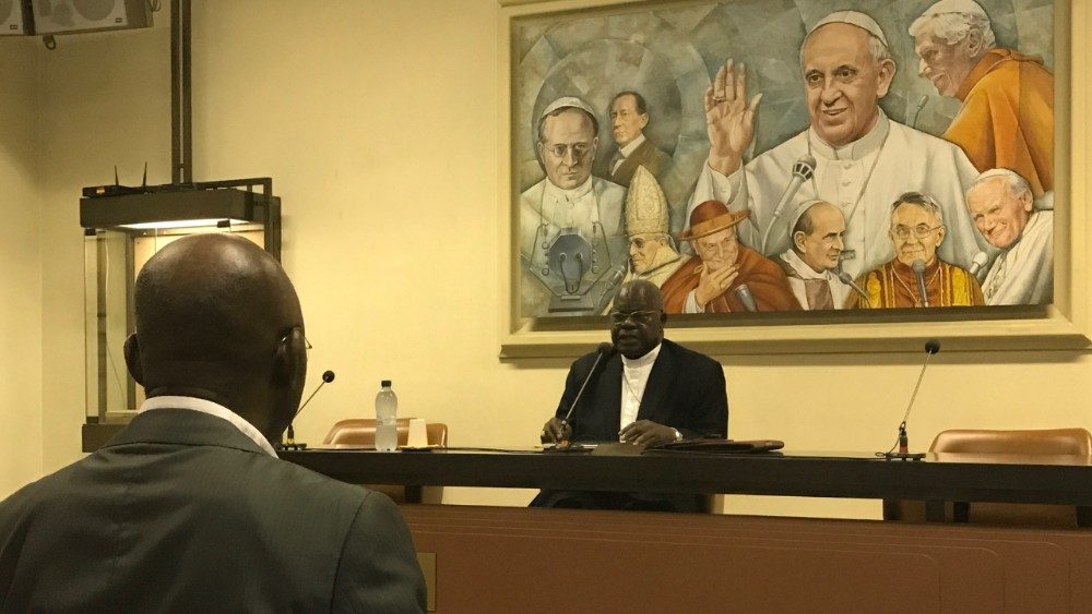 Kardinal Laurent Monsengwo Pasinya na Radiu Vatikan