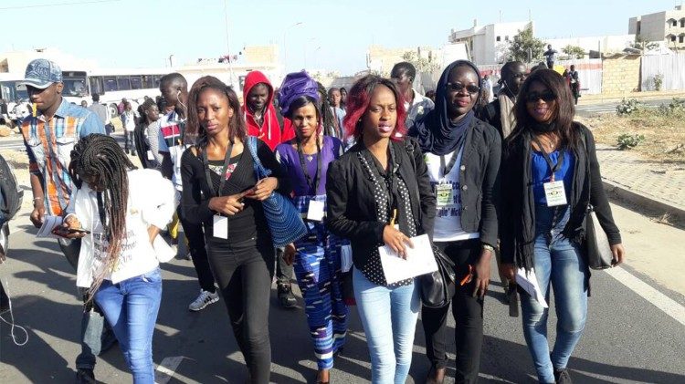 Dakari fiatalok zarándoklaton